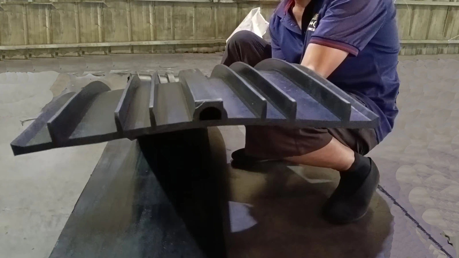 2025122310175610916 2025122310175610916